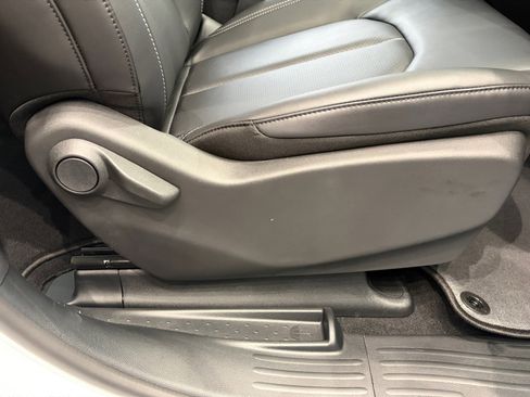 New 2026 Chrysler Pacifica Select image 28