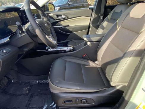 Used 2025 Chevrolet Trax ACTIV w/ Driver Confidence Package image 13