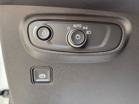 Used 2022 GMC Terrain SLE w/ Driver Convenience Package FWD image 7