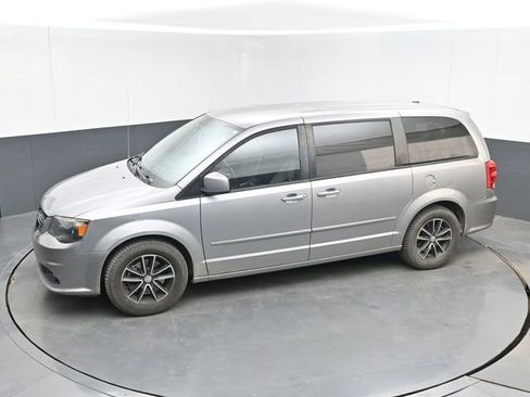 Used 2016 Dodge Grand Caravan SXT FWD image 22
