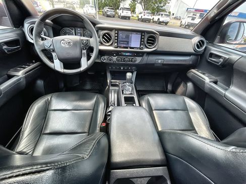 Used 2021 Toyota Tacoma TRD Off-Road w/ TRD Premium Off Road Package AWD/4WD image 20