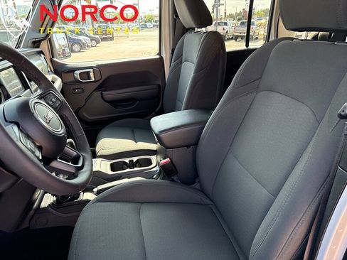 Used 2023 Jeep Wrangler Unlimited w/ Cold Weather Group image 17