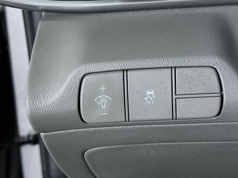 Used 2024 Hyundai Elantra SEL image 17