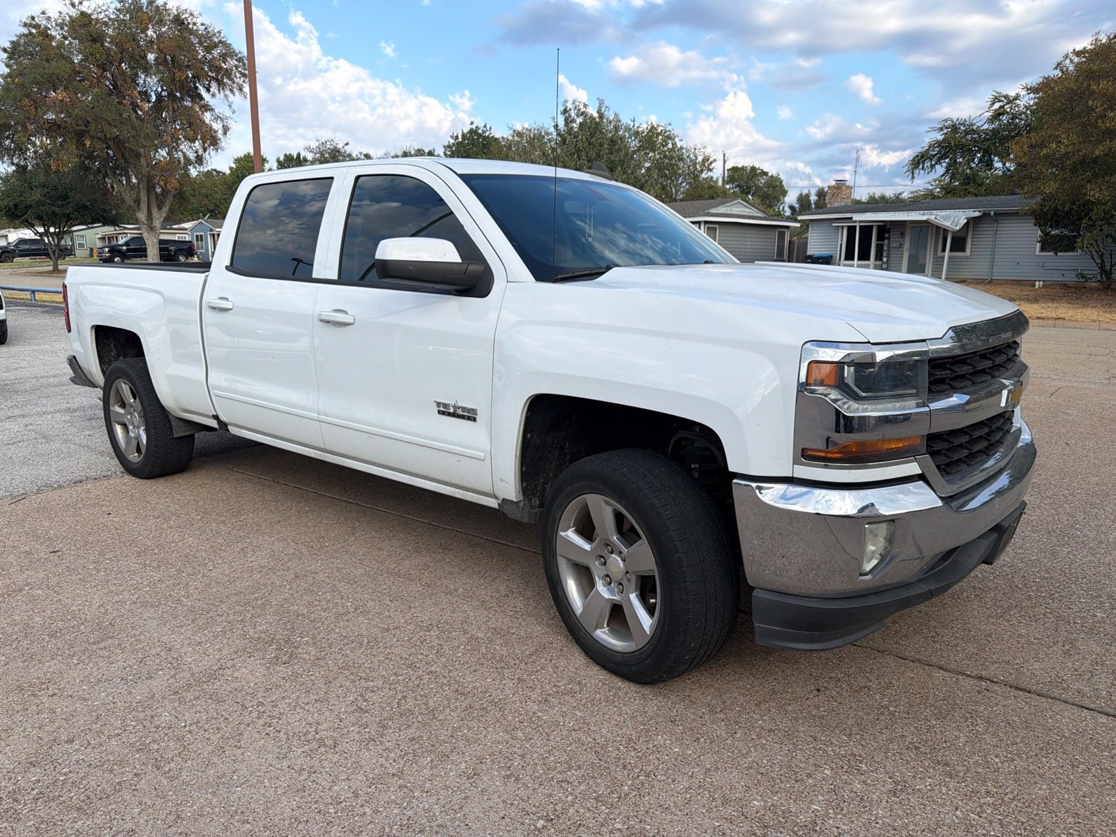 Used 2018 Chevrolet Silverado 1500 LT w/ Texas Edition RWD image 3
