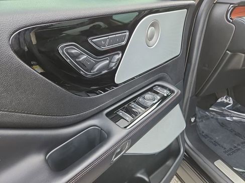Used 2022 Lincoln Aviator Reserve w/ Equipment Group 201A AWD/4WD image 19