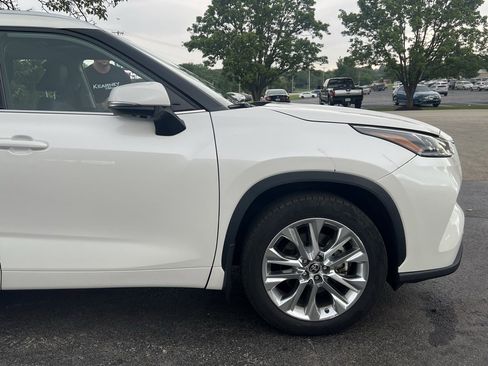 Used 2021 Toyota Highlander Limited image 19