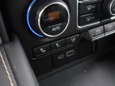 Used 2024 Chevrolet Suburban Premier AWD/4WD image 31