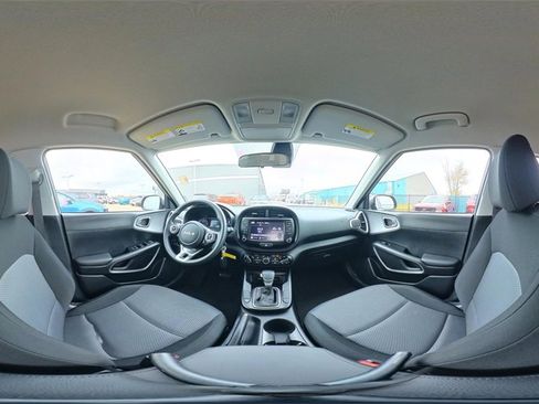 Certified 2022 Kia Soul LX w/ Technology Package image 35