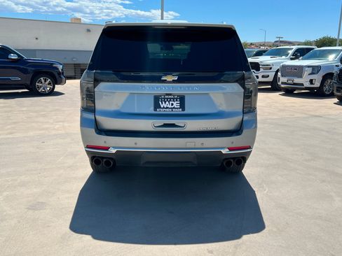 Used 2025 Chevrolet Suburban Premier AWD/4WD image 5