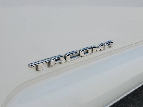 Used 2022 Toyota Tacoma TRD Off-Road w/ Technology Package AWD/4WD image 24