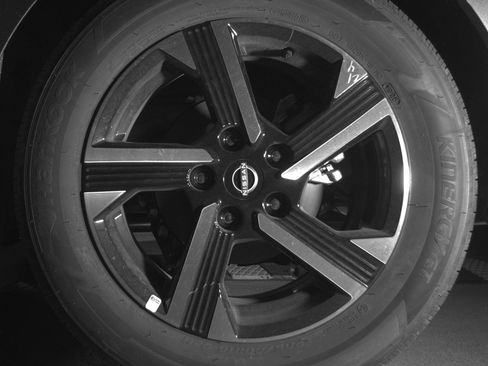 Used 2025 Nissan Sentra SV FWD image 11