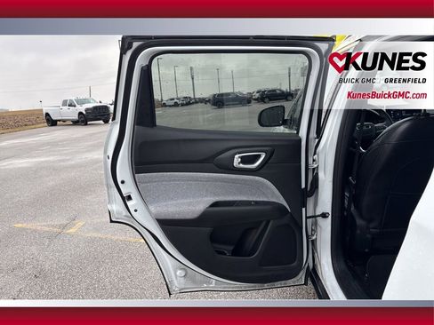 Used 2023 Jeep Compass Latitude AWD/4WD image 21