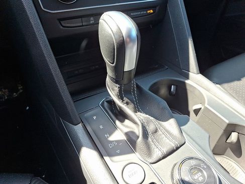 Used 2023 Volkswagen Atlas Cross Sport SE image 15