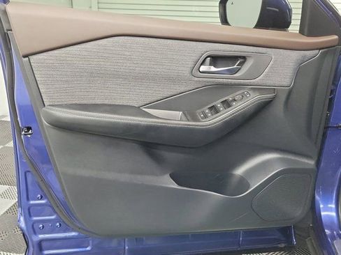 Certified 2023 Nissan Rogue SV FWD image 18
