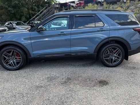 Used 2025 Ford Explorer ST AWD/4WD image 2