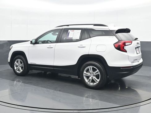 Used 2023 GMC Terrain SLE w/ Driver Convenience Package image 4