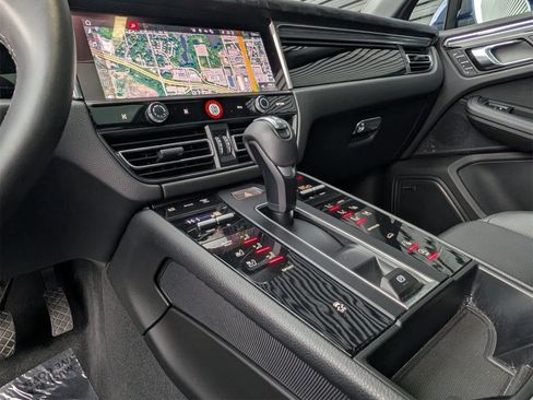 Used 2025 Porsche Macan image 15