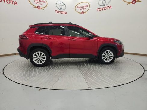Used 2026 Toyota Corolla Cross LE FWD image 3