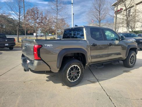 Certified 2025 Toyota Tacoma TRD Off-Road image 7