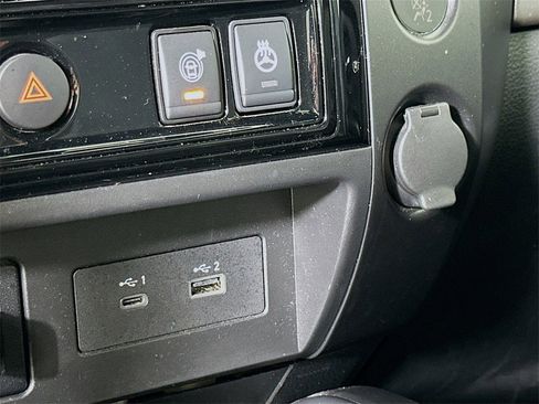 Used 2021 Nissan Titan PRO-4X w/ Pro-4x Convenience Package image 32