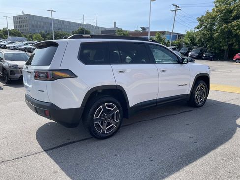 Used 2026 Jeep Cherokee Laredo AWD/4WD image 8