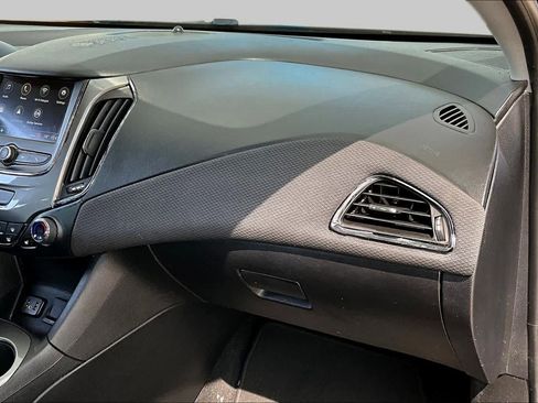 Used 2019 Chevrolet Cruze LT w/ Convenience Package FWD image 19