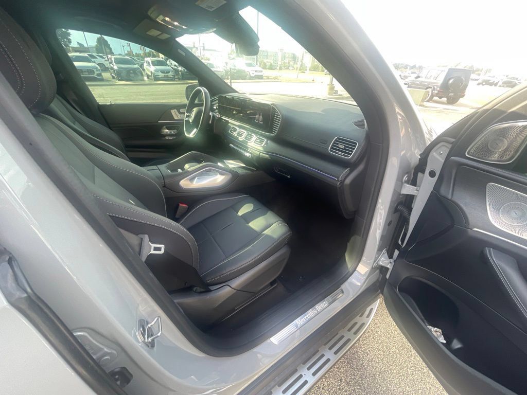 Used 2026 Mercedes-Benz GLS 580 4MATIC image 8