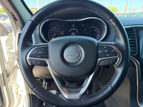 Used 2018 Jeep Grand Cherokee Laredo AWD/4WD image 18