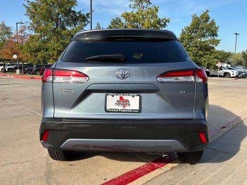 Used 2025 Toyota Corolla Cross LE FWD image 7