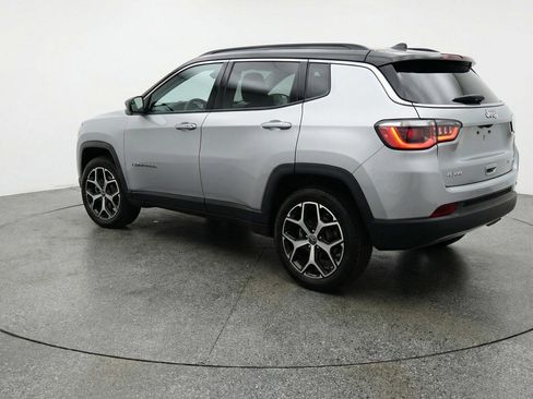 Used 2025 Jeep Compass Limited image 5