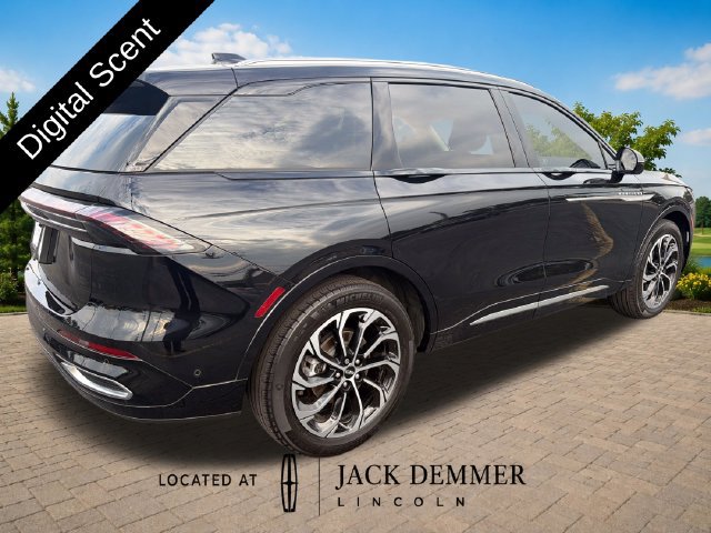 Used 2024 Lincoln Nautilus Reserve w/ Equipment Group 202A AWD/4WD image 7