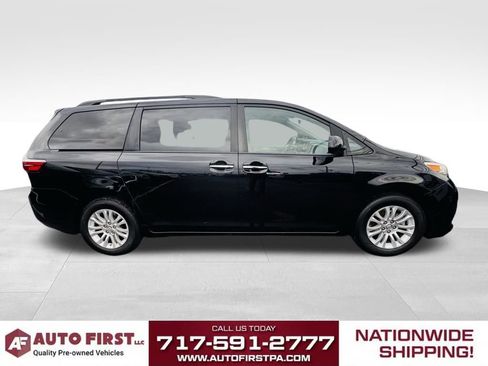 Used 2016 Toyota Sienna XLE image 2