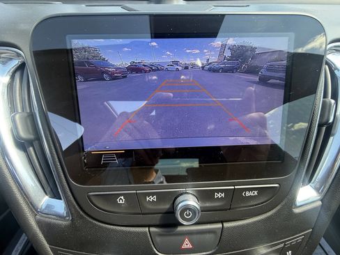 Used 2020 Chevrolet Malibu Premier FWD image 23