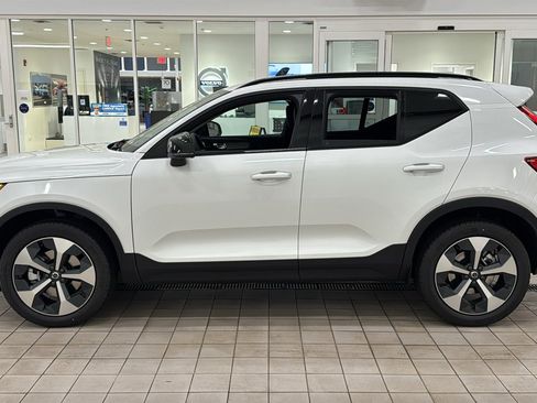 New 2026 Volvo XC40 B5 Plus w/ Climate Package image 8