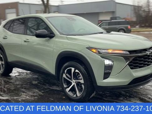 Used 2024 Chevrolet Trax RS w/ Driver Confidence Package image 2