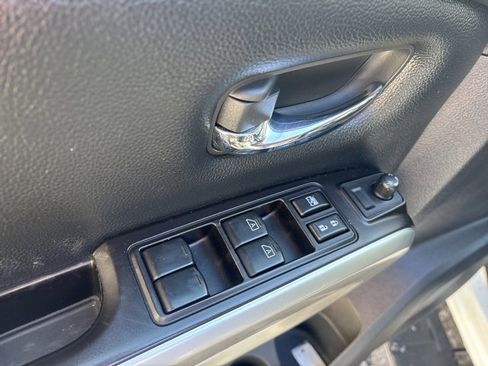 Used 2019 Nissan Titan SV image 15