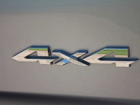 Used 2024 RAM 1500 Laramie AWD/4WD image 10