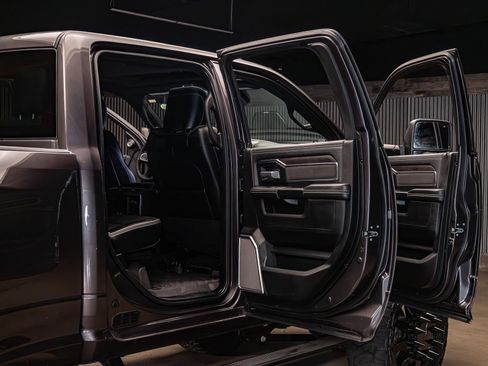 Used 2025 RAM 3500 Laramie AWD/4WD image 30