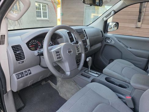 Used 2016 Nissan Frontier SV image 10