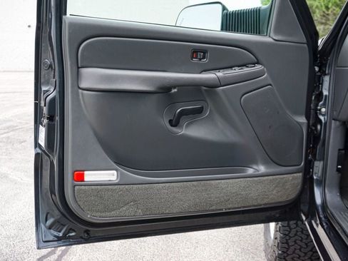Used 2004 Chevrolet Silverado 2500 LS AWD/4WD image 18