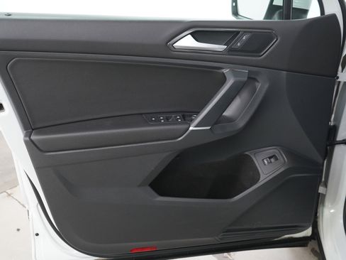Used 2018 Volkswagen Tiguan SEL AWD/4WD image 21