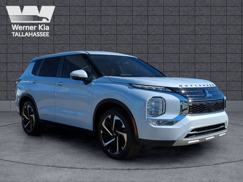 Used 2024 Mitsubishi Outlander SE image 3