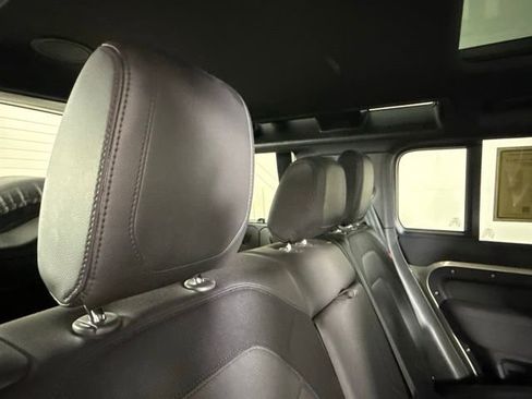 Used 2023 Land Rover Defender 110 X-Dynamic SE image 30