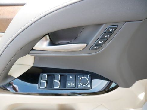 Used 2021 Lexus LX 570 4WD w/ Luxury Package image 18