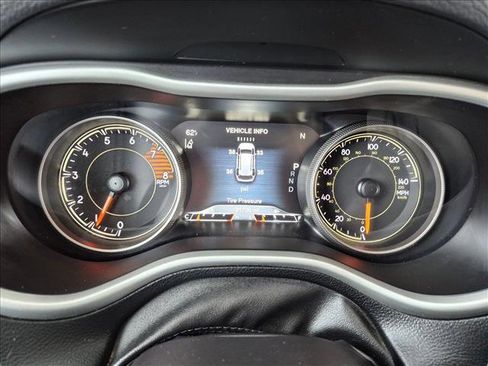 Used 2017 Jeep Cherokee Trailhawk AWD/4WD image 12