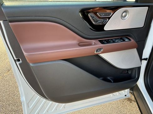 New 2026 Lincoln Aviator Reserve image 16