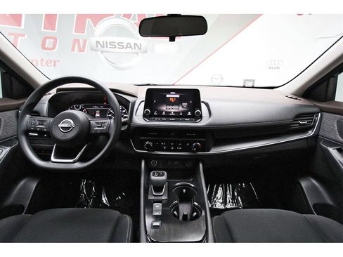 Used 2023 Nissan Rogue S image 7