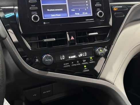 Used 2022 Toyota Camry LE image 25
