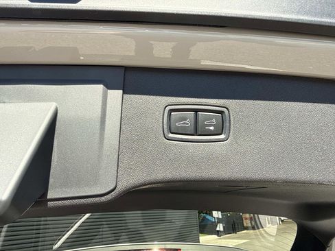 Certified 2025 Porsche Cayenne S image 19