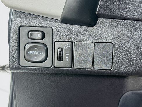 Used 2017 Toyota Corolla LE FWD image 17